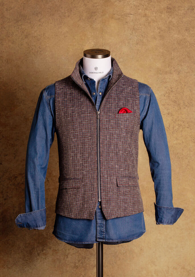 Chic casual men's vest with zipper in a beautiful color mix of blue, red and cognac made of the finest Italian fabric versatile combinable and perfect for any occasion.