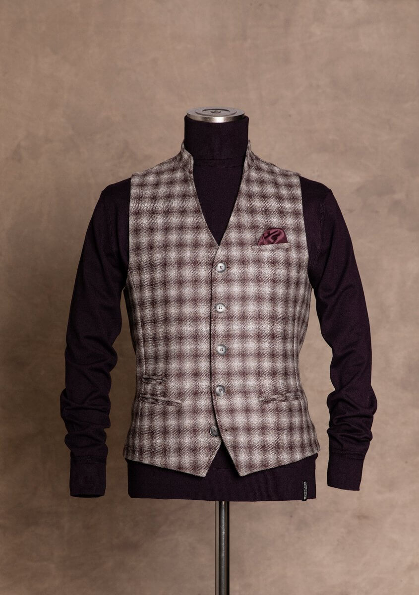 Fashionable, chic and noble men's vests from DORNSCHILD with stand-up collar wine red gray plaid made of the finest Italian fabric for a stylish and elegant appearance.