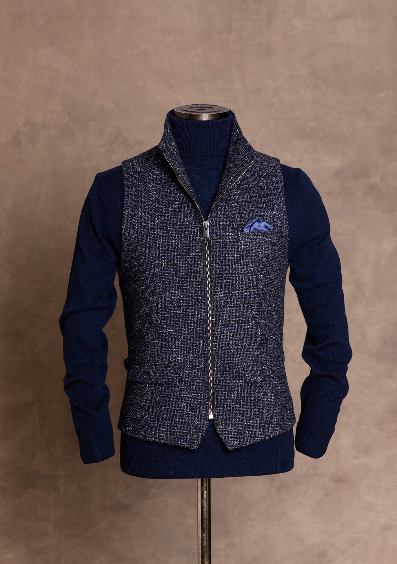 Fashionable, chic and casual men's vest gilet from DORNSCHILD with zipper made of the finest Italian fabric.