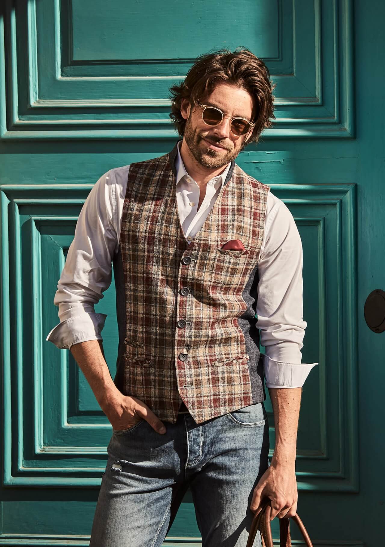DORNSCHILD Herrenweste (Gilet) W3-1 mit Stehkragen und markantem Karomuster in Dunkelrot, Cognac und Blau. Stilvolle Herren Weste für besondere und schick-lässige Looks.