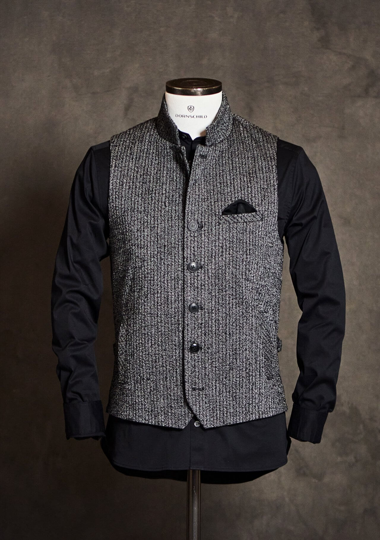 DORNSCHILD Herrenweste (Gilet) HW25 W11-1 in Mittelgrau mit Rautenmuster. Gestepptes Design für stilvolle Herbst/Winter Looks.