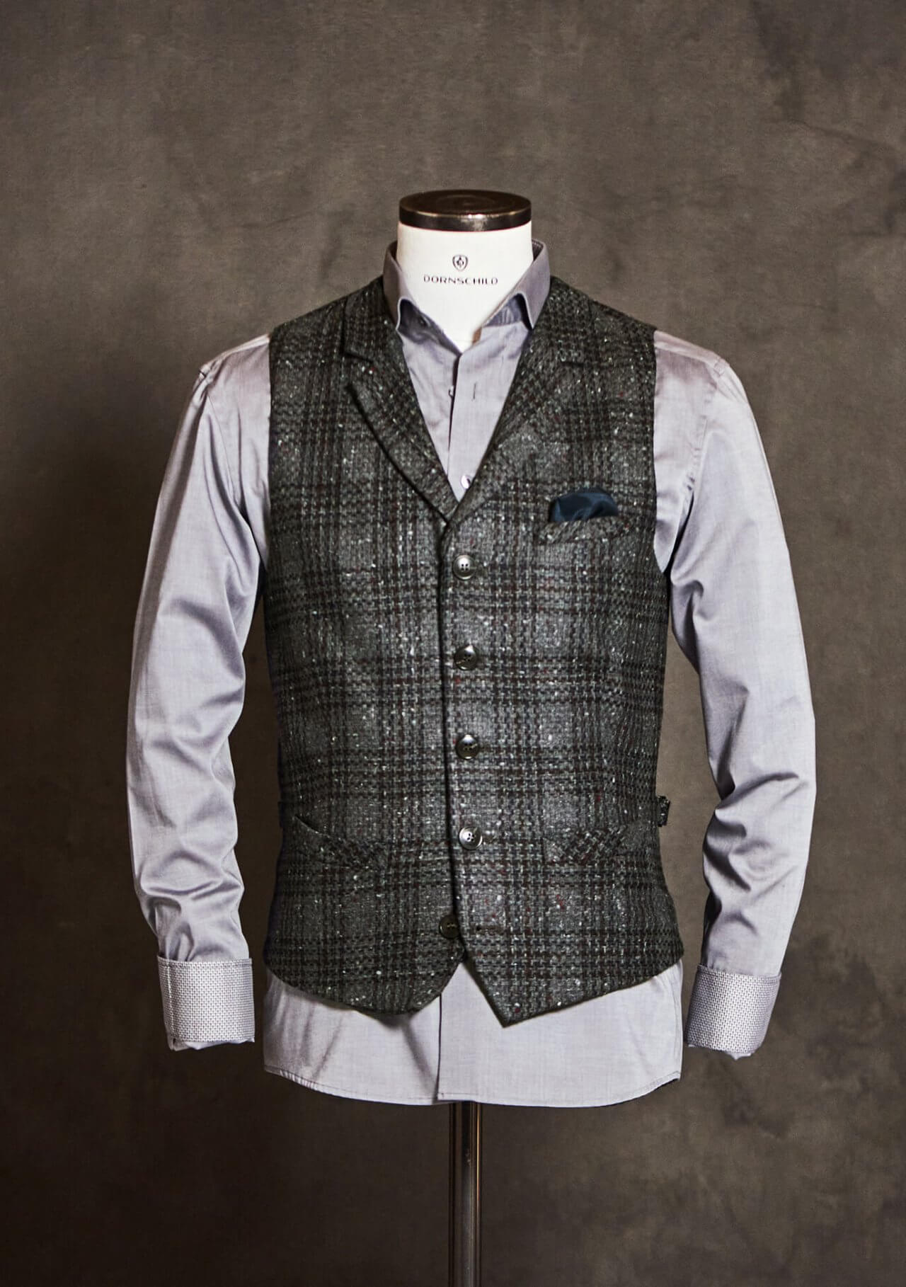 DORNSCHILD Herrenweste (Gilet) HW25 W2-1 in Grau-Silber mit Karomuster in Blau, Bordeaux und Offwhite. Elegante Herbst/Winter Herren Weste für Business und Freizeit