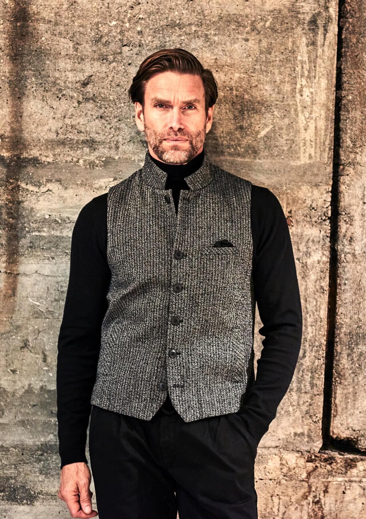 DORNSCHILD Herrenweste (Gilet) HW25 W11-1 in Mittelgrau mit Rautenmuster. Gestepptes Design für stilvolle Herbst/Winter Looks.