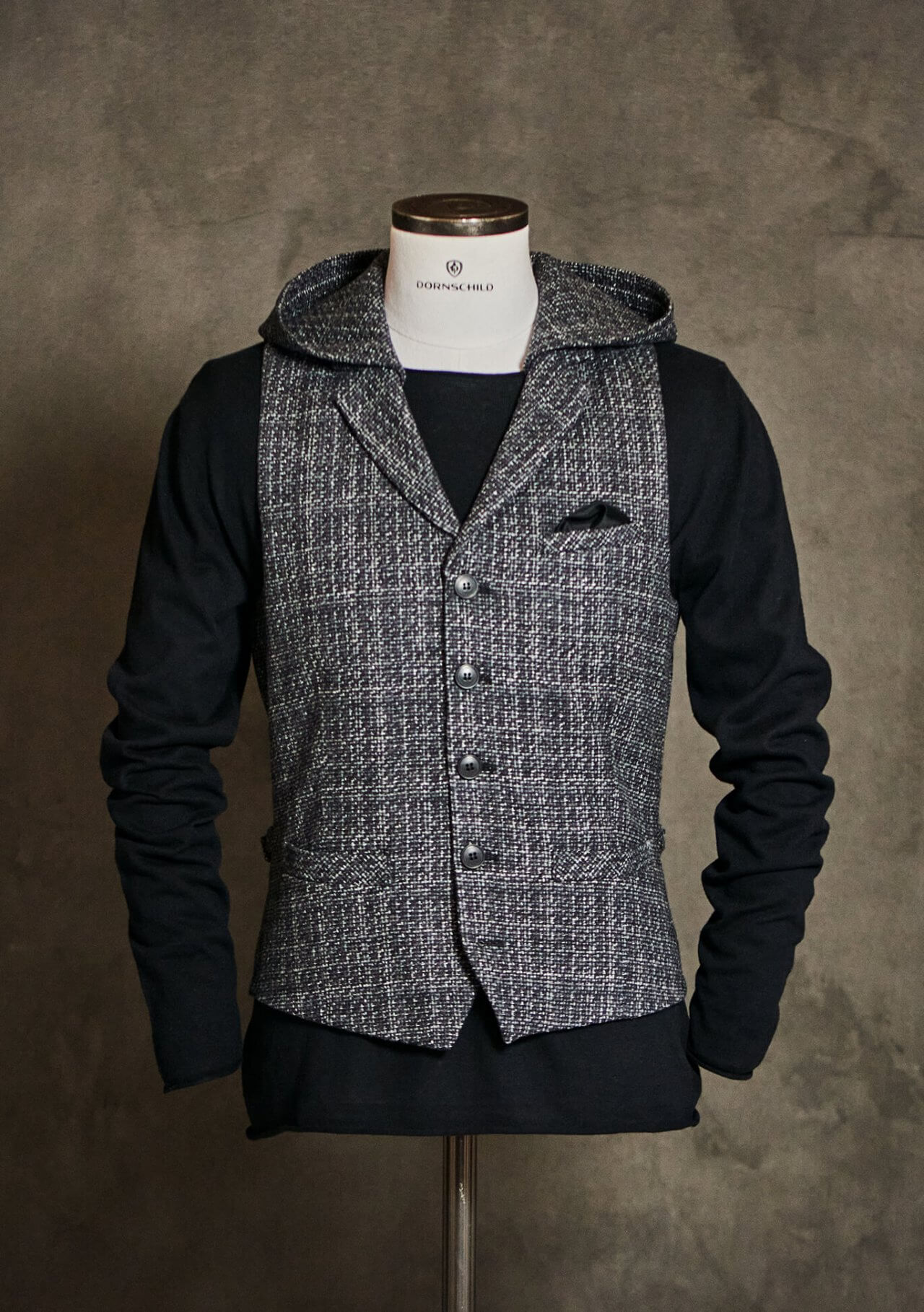 DORNSCHILD Herrenweste (Gilet) HW25 W2-3K in Anthrazit mit abnehmbarer Kapuze. Flexible Herbst/Winter Weste für Casual und Business.