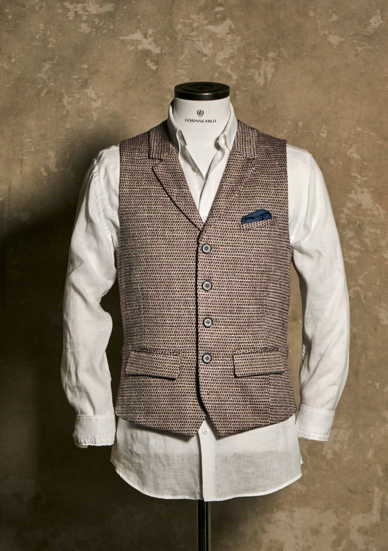 DORNSCHILD Herrenweste mit Revers in warmem Naturton mit fein gewebter Struktur in Dunkelblau und dezentem Terracotta-Rot