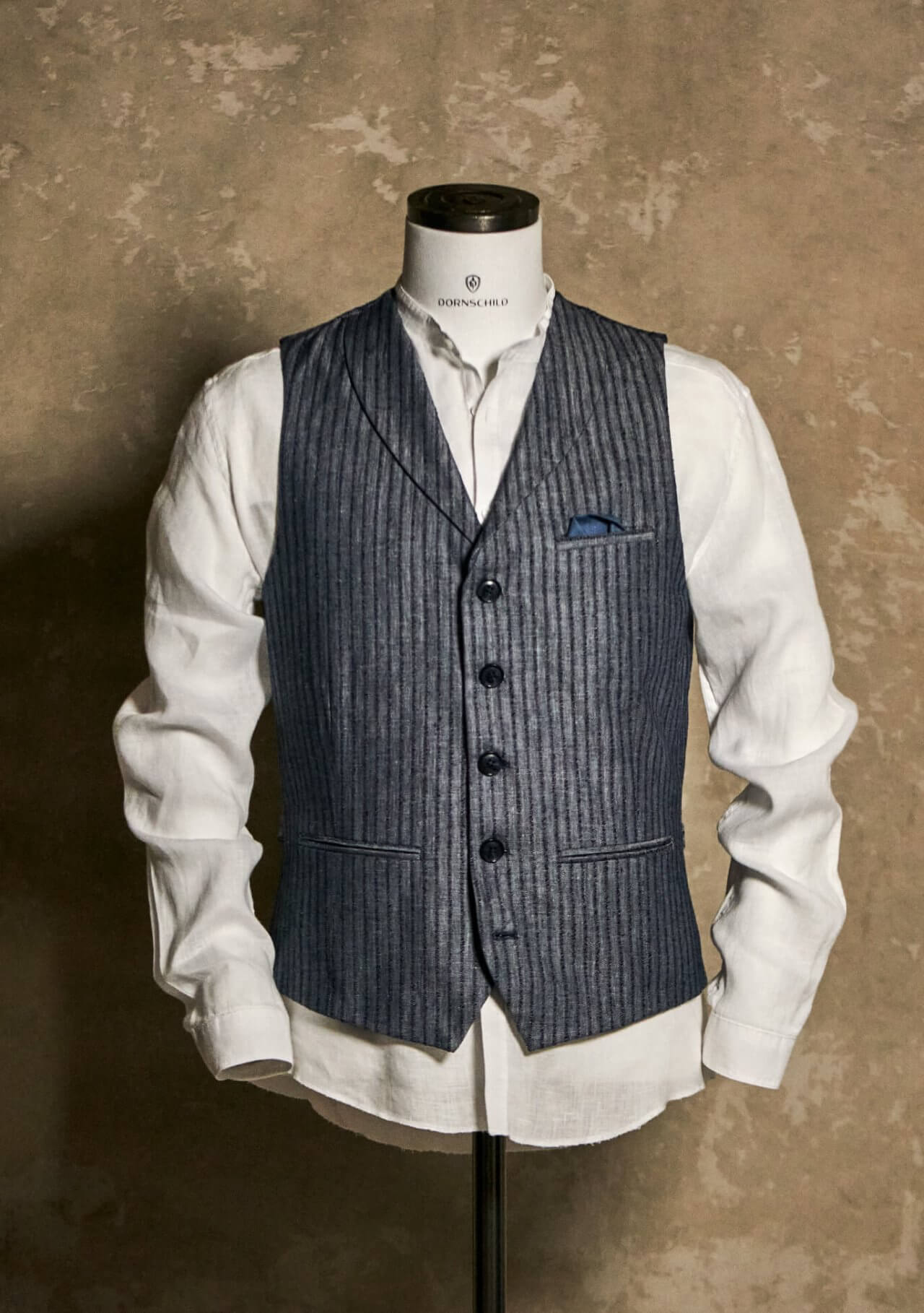 DORNSCHILD Herrenweste mit Revers in hellem Denimblau mit feinen Streifen in Dunkelblau