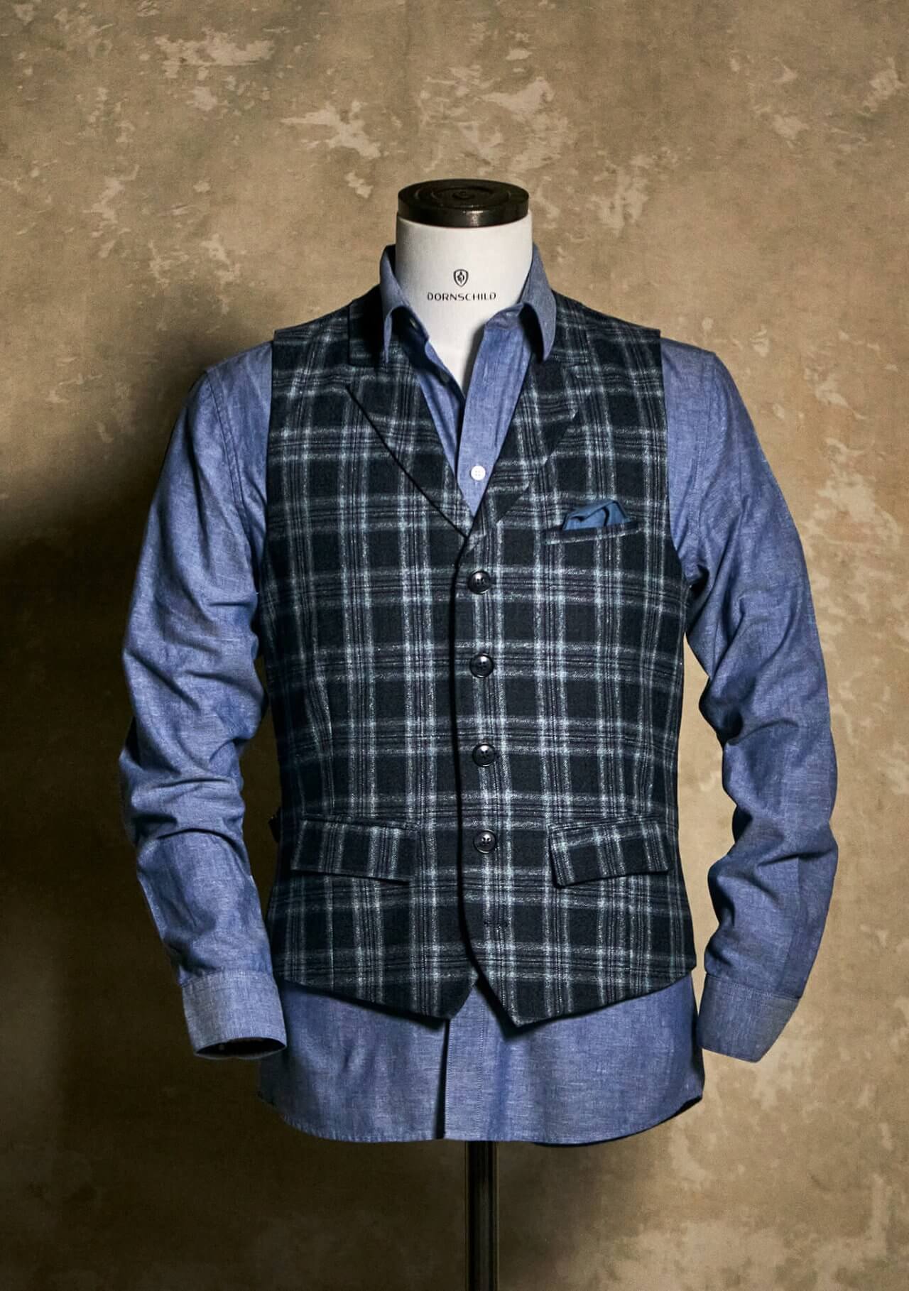 DORNSCHILD Herrenweste mit Revers in tiefem Nachtblau mit Karomuster in Hellblau und Silbergrau
