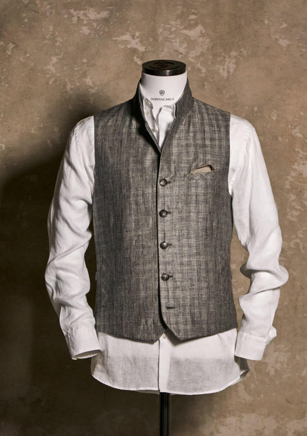 DORNSCHILD hochgeschlossene Herrenweste in hellem Taupe mit feinem Streifenmuster in Braun und Natur